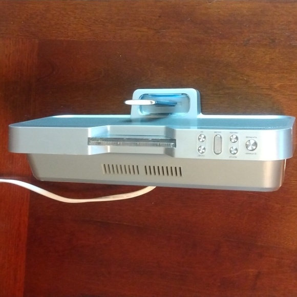 ILive IS208 S Stereo Speaker Clock Docking System iPod Dock Silver - Picture 7 of 10